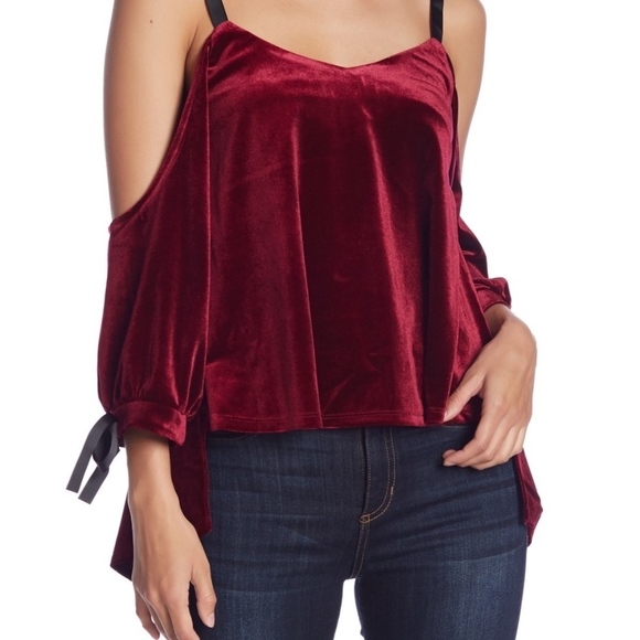 Romeo&Juliet Couture Cold Shoulder Velvet Top - Picture 1 of 2